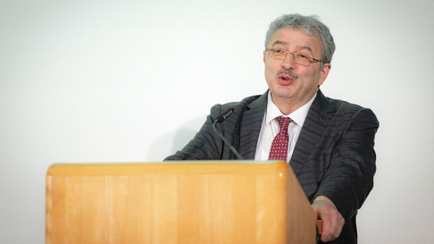 Grußwort eines Vertreters der islamischen Religionsgemeinschaft in Frankfurt, Dr. Hüseyin Kurt (© Chris Christes, Stadt Frankfurt)